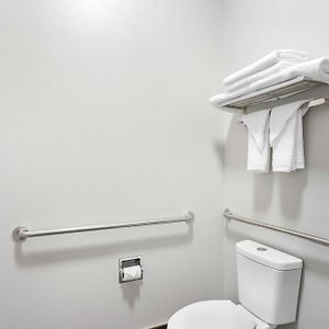 Chambre Accessible aux Personnes à Mobilité Réduite Lit Queen-Size